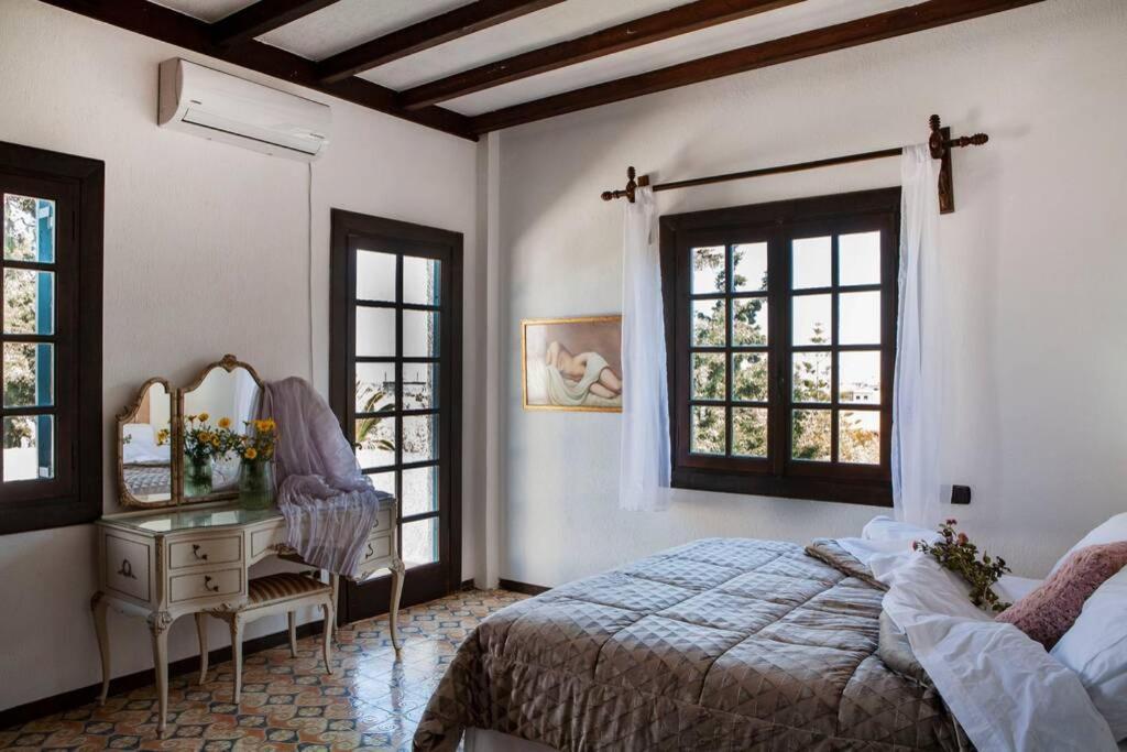 Villa Velissarios: wonderful villa next to beach Aegina Esterno foto