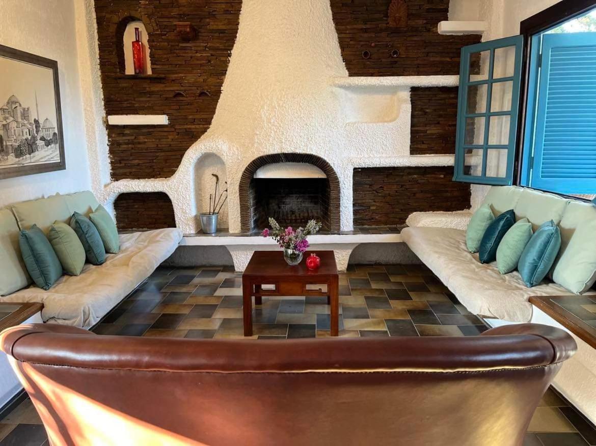 Villa Velissarios: wonderful villa next to beach Aegina Esterno foto